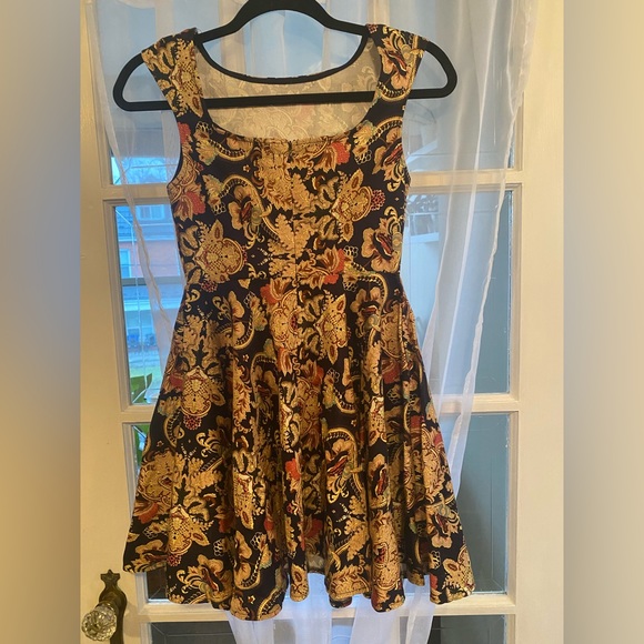 Tobi Dress - Picture 2 of 2